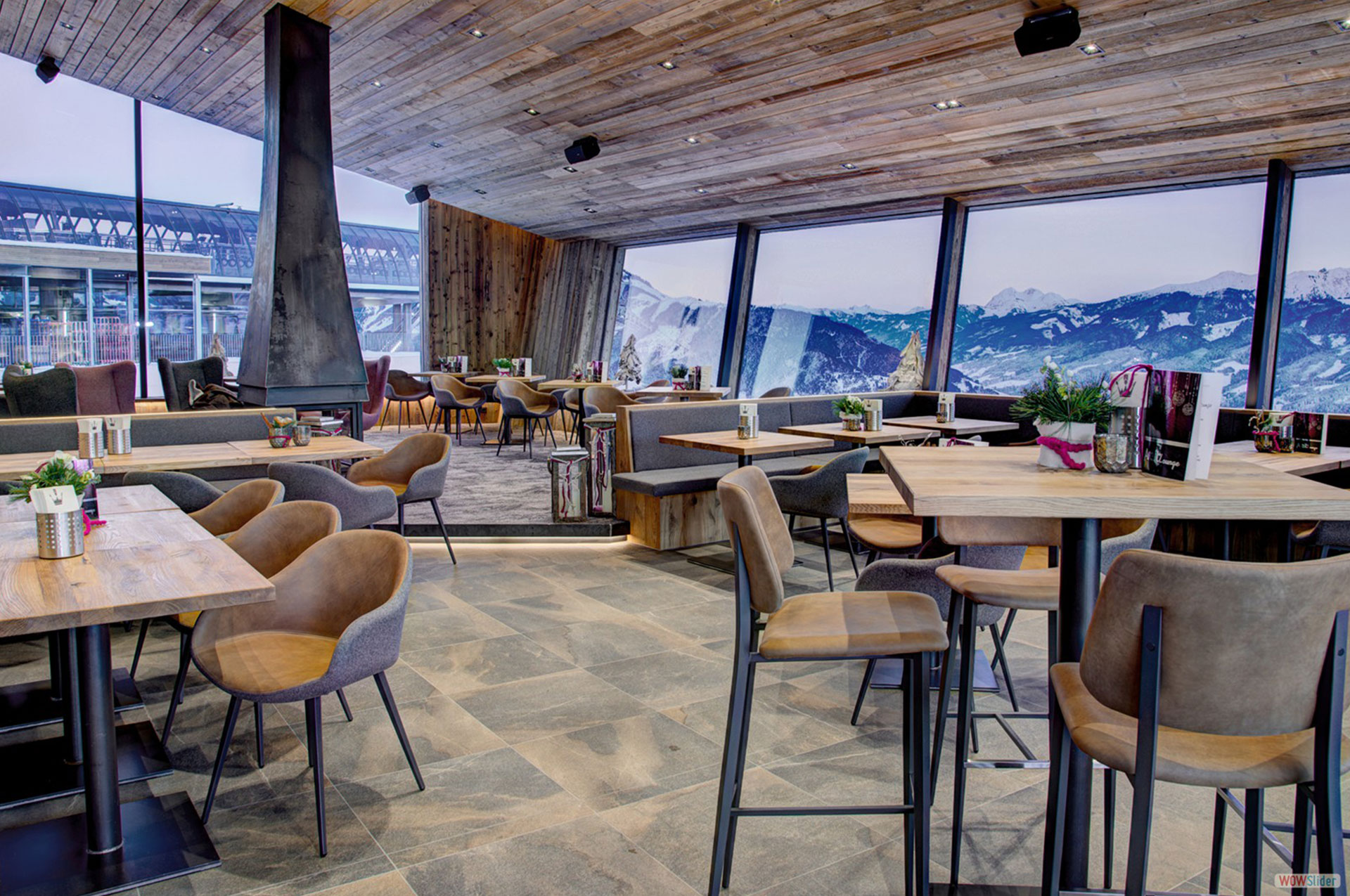 Mobiliers, tables et chaises pour restaurant bar hotel
